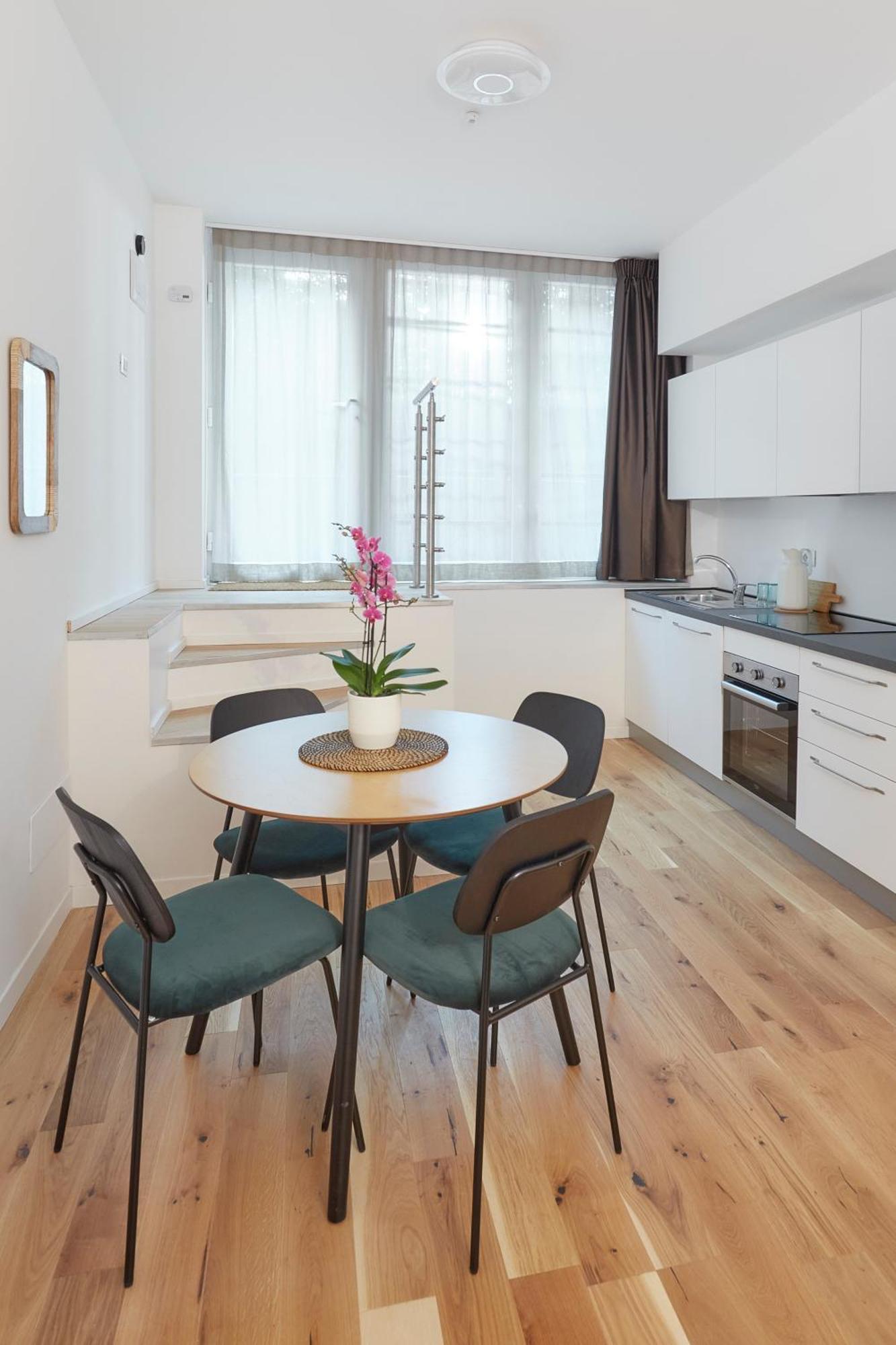 Presty Apartments Милано Екстериор снимка
